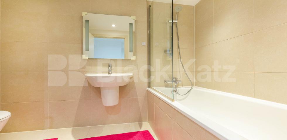 Fantastic modern 2 bed 2 bath flat within a private development  York Way, Camden / Caledonian Road 